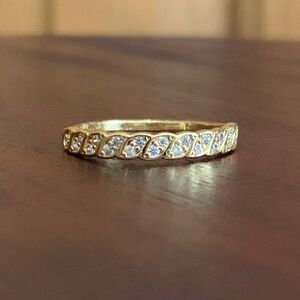 Gold tone rhinestone ring size 6.75
